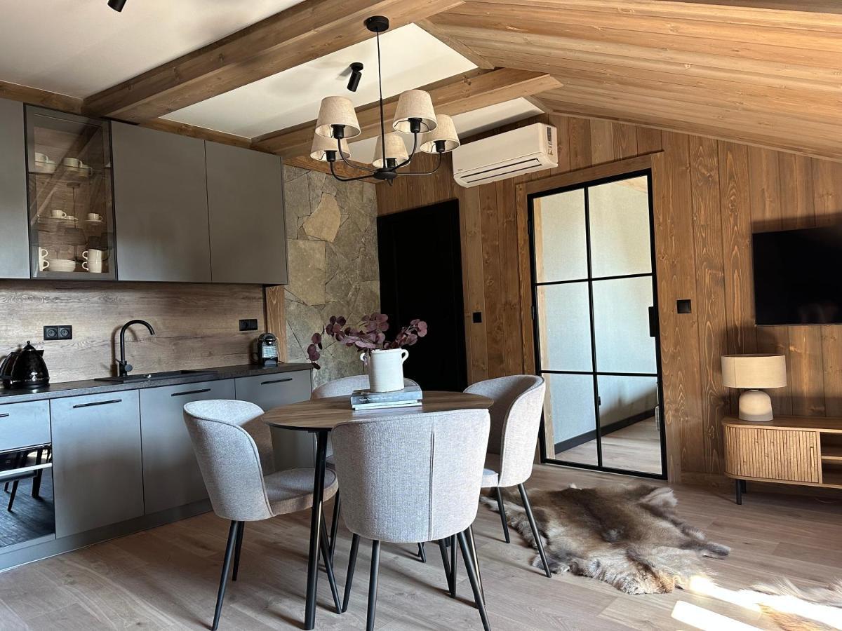 Coffee And Croissant Apartment